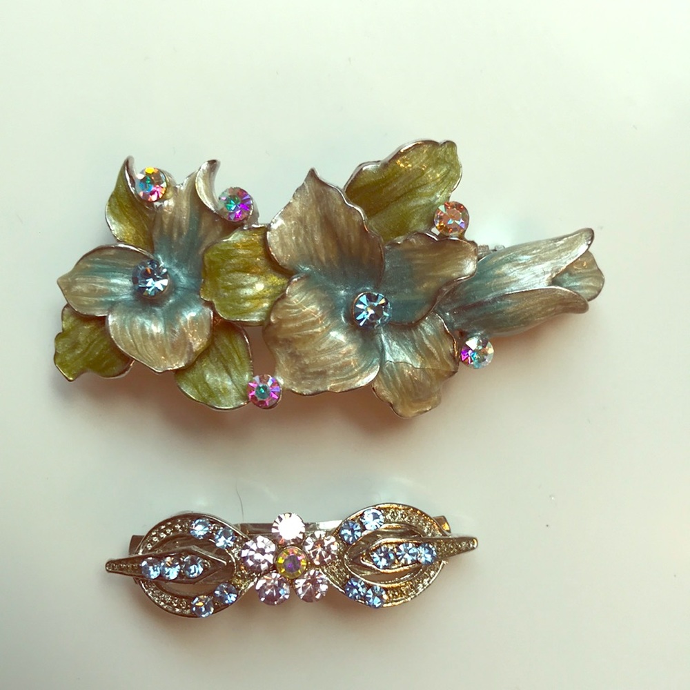 5/$25 Pair of barrettes